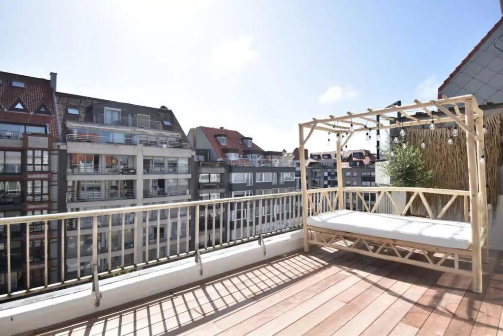 Lush 3bed/3bath penthouse w deck