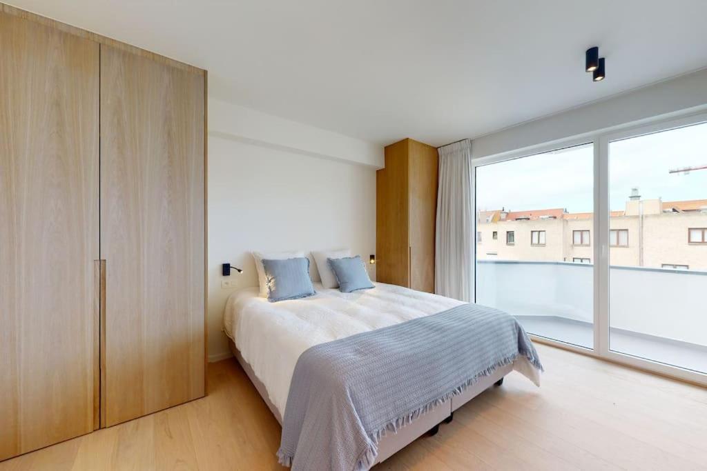 Lush 3bed/3bath penthouse w deck
