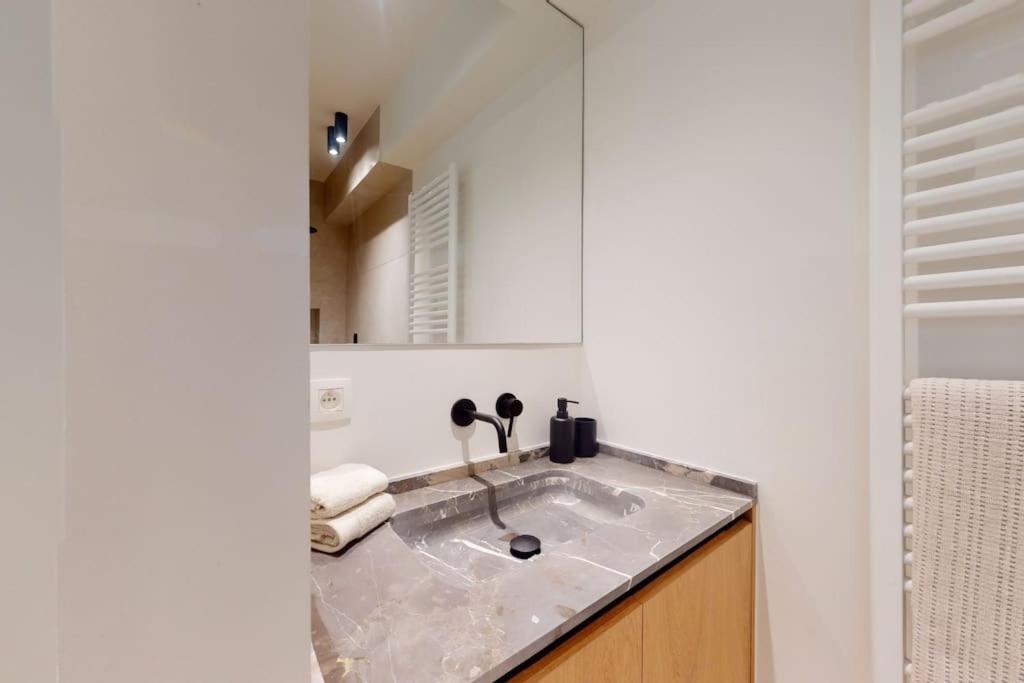 Lush 3bed/3bath penthouse w deck