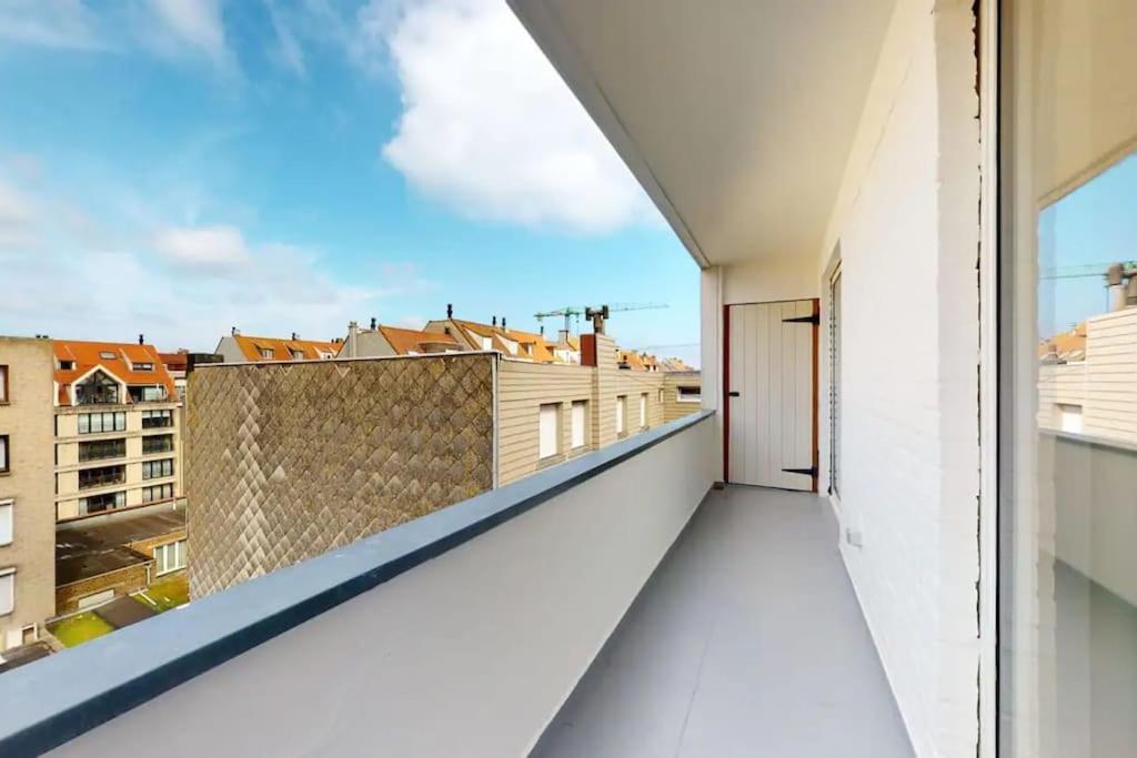 Lush 3bed/3bath penthouse w deck
