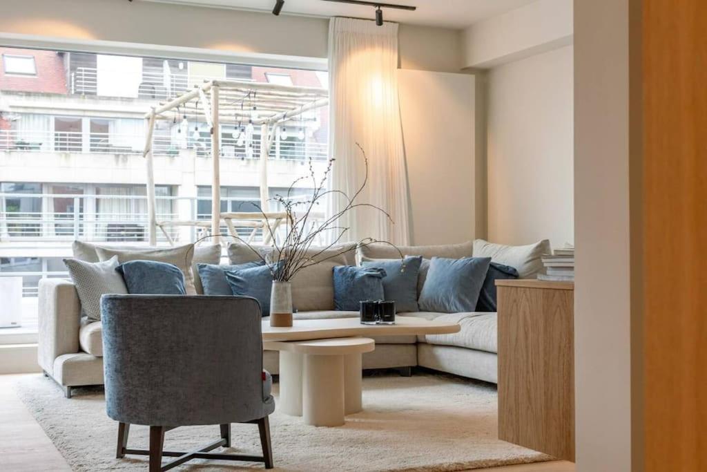 Lush 3bed/3bath penthouse w deck