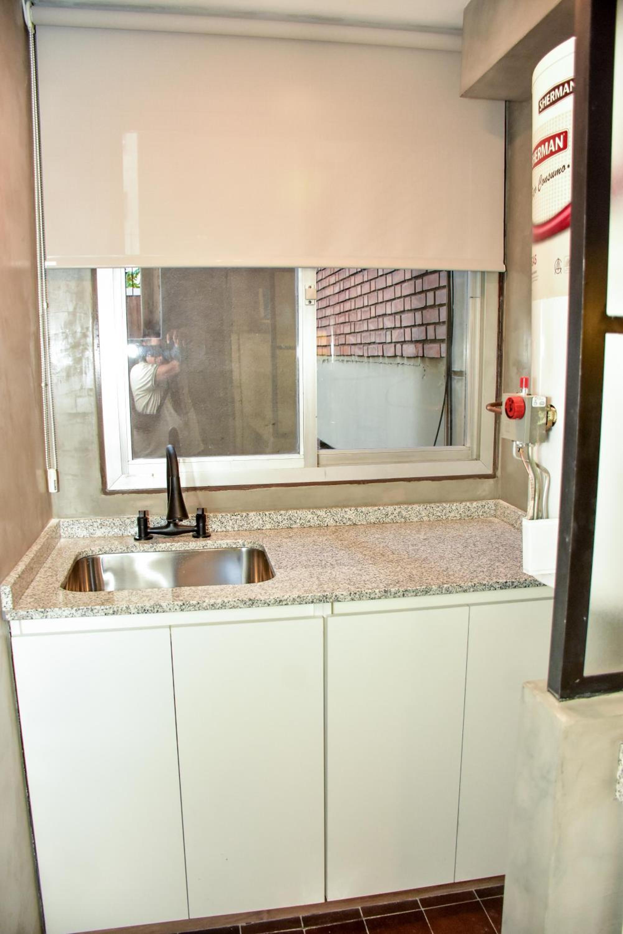 DEPARTAMENTO PEATONAL SARMIENTO PLENO CENTRO MENDOZA 3-4 Personas, Con Cochera GRATIS !