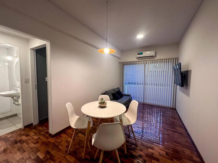 DEPARTAMENTO PEATONAL SARMIENTO PLENO CENTRO MENDOZA 3-4 Personas, Con Cochera GRATIS !