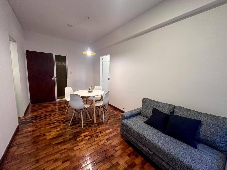 DEPARTAMENTO PEATONAL SARMIENTO PLENO CENTRO MENDOZA 3-4 Personas, Con Cochera GRATIS !