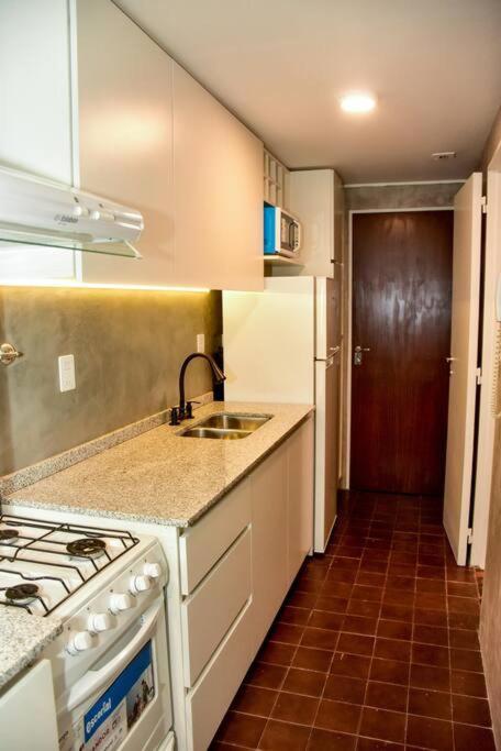DEPARTAMENTO PEATONAL SARMIENTO PLENO CENTRO MENDOZA 3-4 Personas, Con Cochera GRATIS !