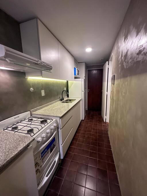 DEPARTAMENTO PEATONAL SARMIENTO PLENO CENTRO MENDOZA 3-4 Personas, Con Cochera GRATIS !