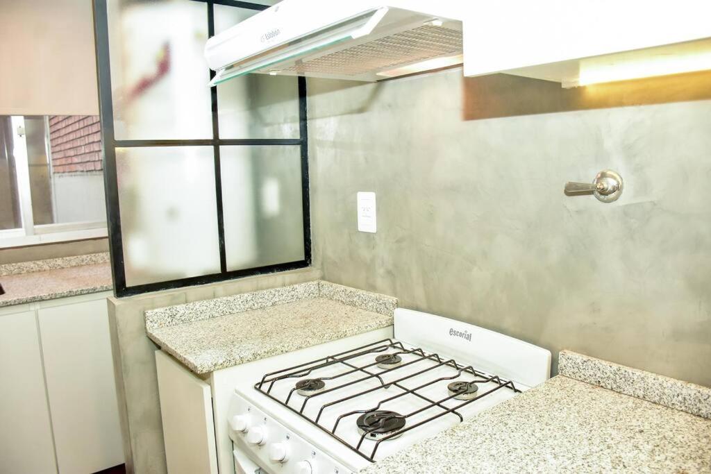DEPARTAMENTO PEATONAL SARMIENTO PLENO CENTRO MENDOZA 3-4 Personas, Con Cochera GRATIS !