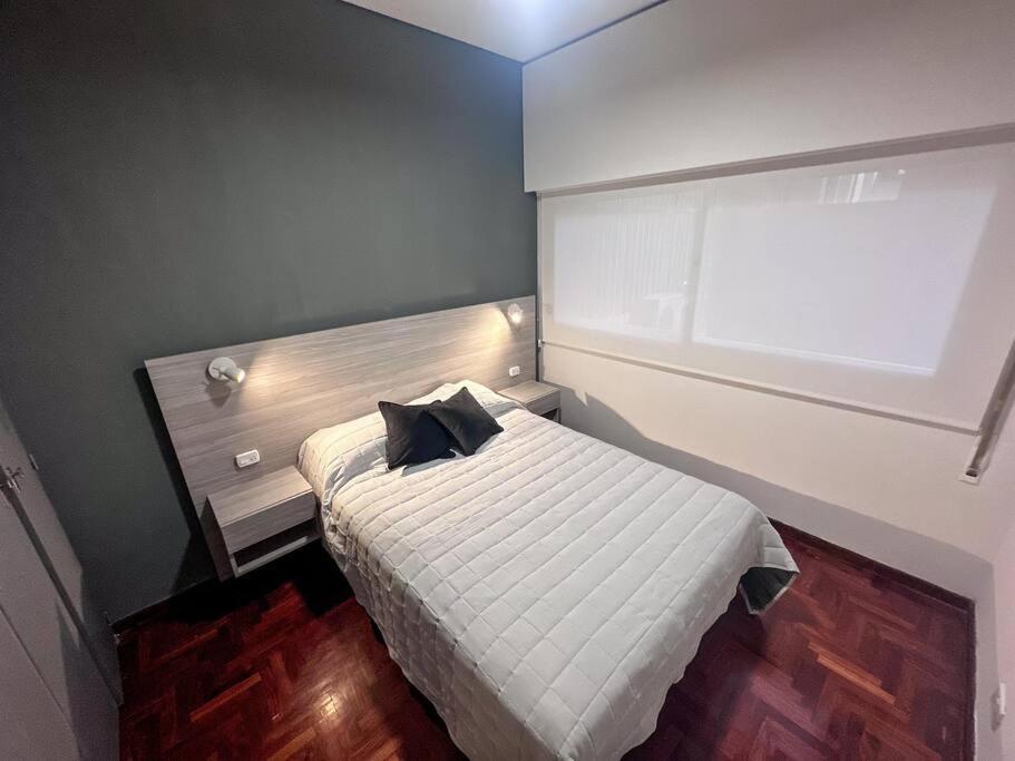 DEPARTAMENTO PEATONAL SARMIENTO PLENO CENTRO MENDOZA 3-4 Personas, Con Cochera GRATIS !