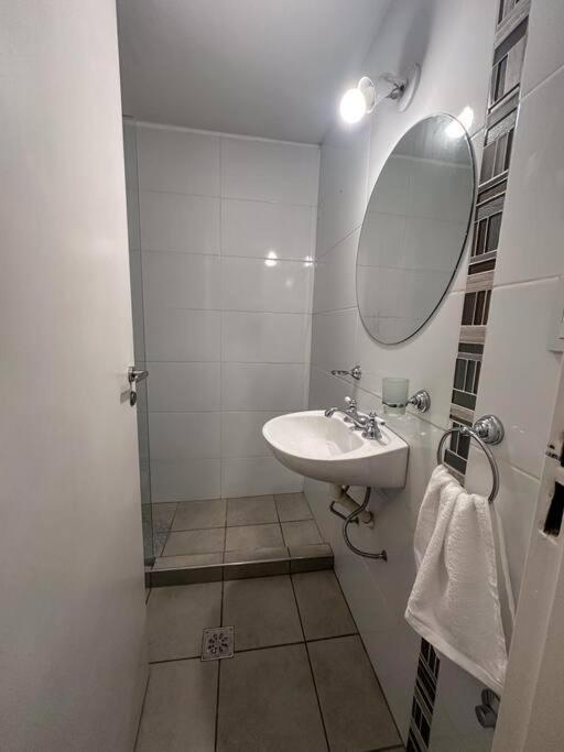 DEPARTAMENTO PEATONAL SARMIENTO PLENO CENTRO MENDOZA 3-4 Personas, Con Cochera GRATIS !