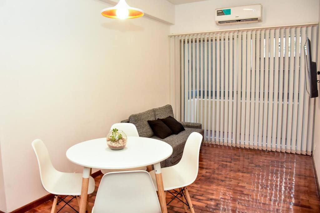 DEPARTAMENTO PEATONAL SARMIENTO PLENO CENTRO MENDOZA 3-4 Personas, Con Cochera GRATIS !