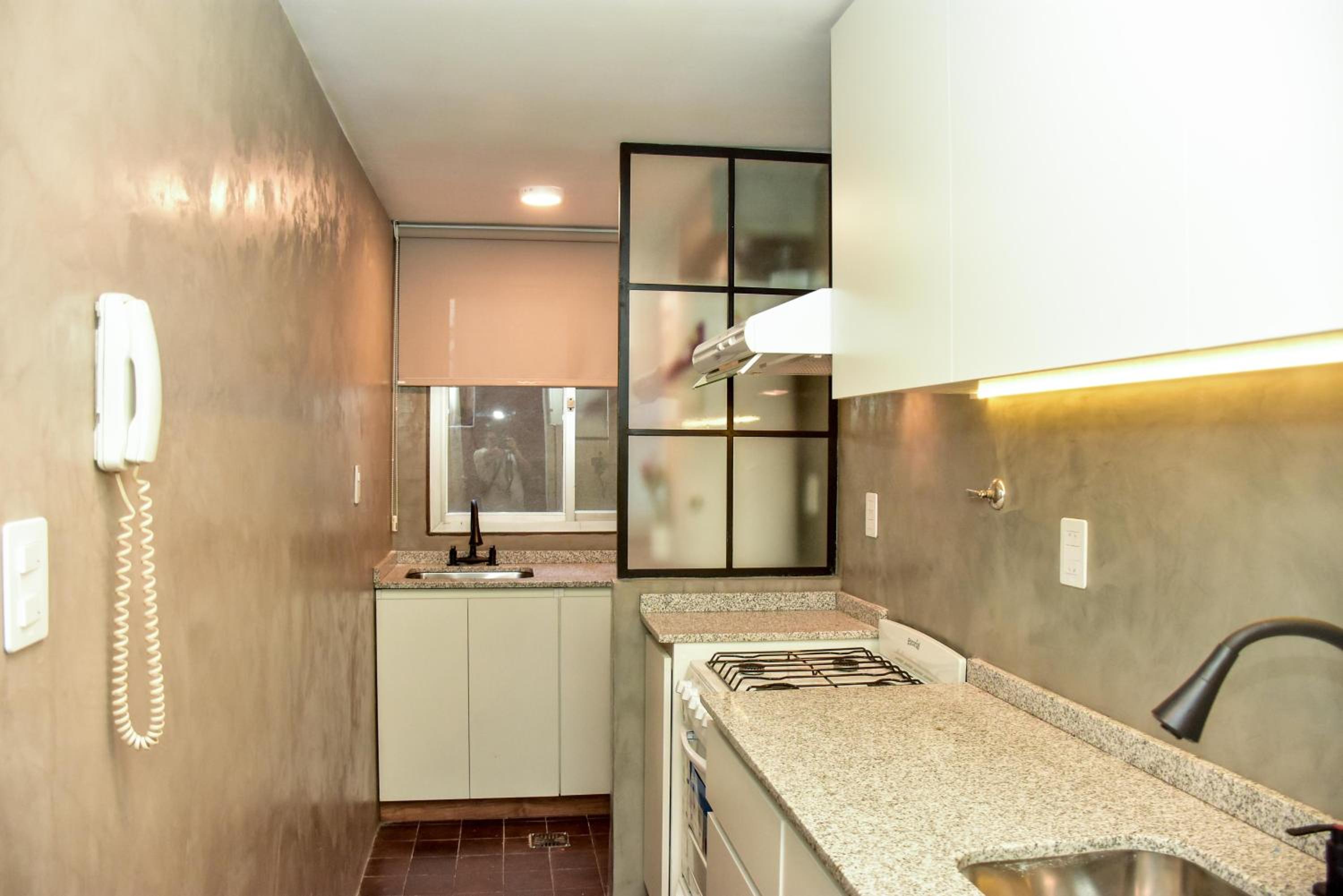DEPARTAMENTO PEATONAL SARMIENTO PLENO CENTRO MENDOZA 3-4 Personas, Con Cochera GRATIS !