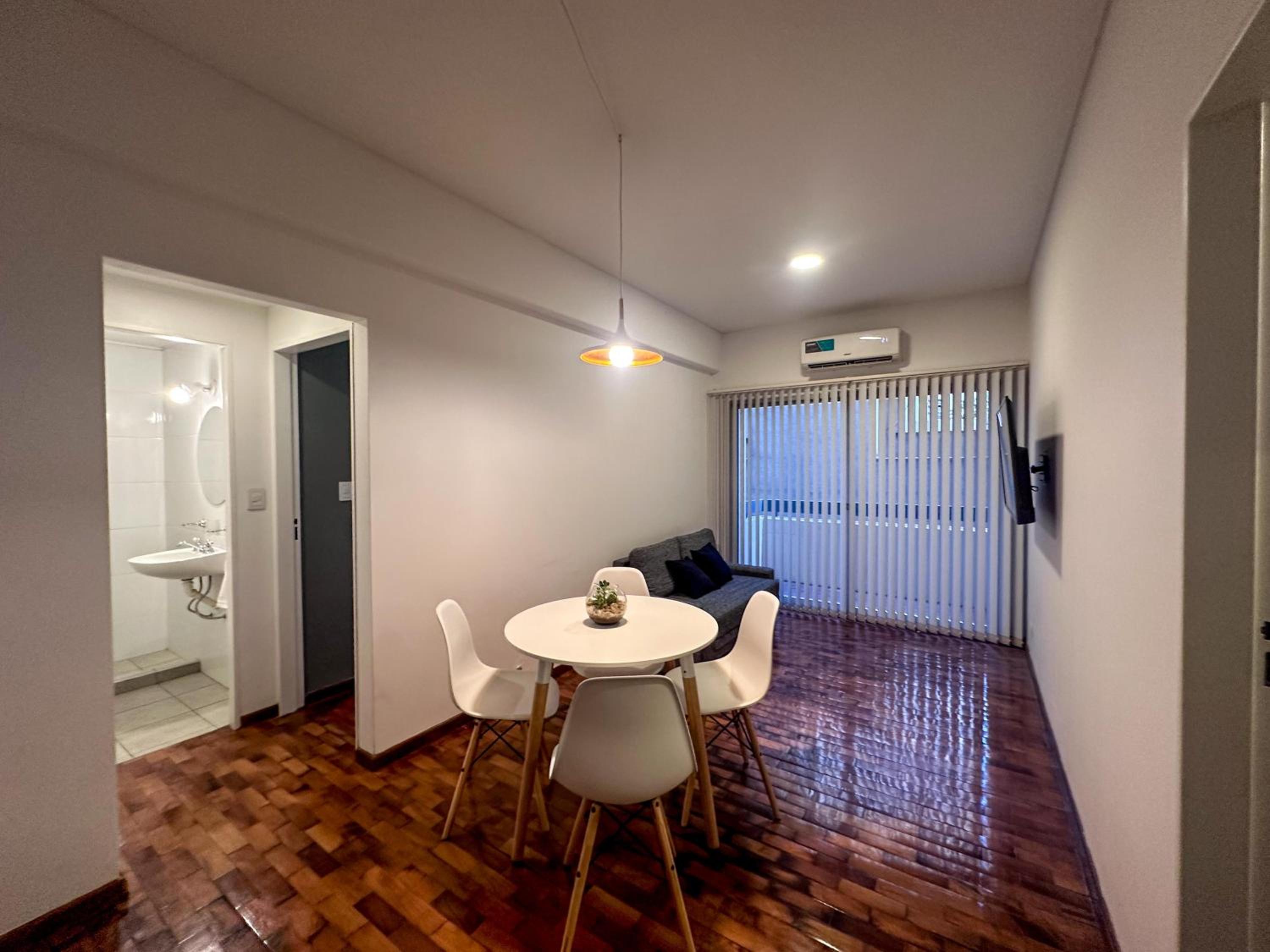DEPARTAMENTO PEATONAL SARMIENTO PLENO CENTRO MENDOZA 3-4 Personas, Con Cochera GRATIS !