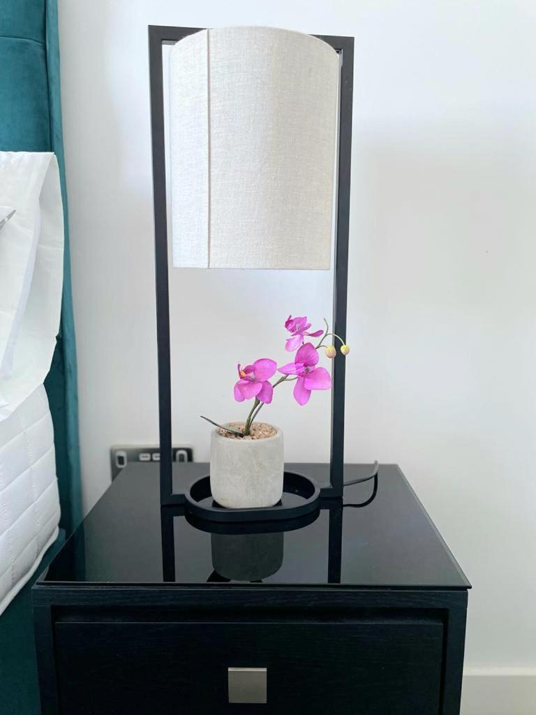 MCR 1BR Getaway with Rooftop Access & Prime Location photo 5