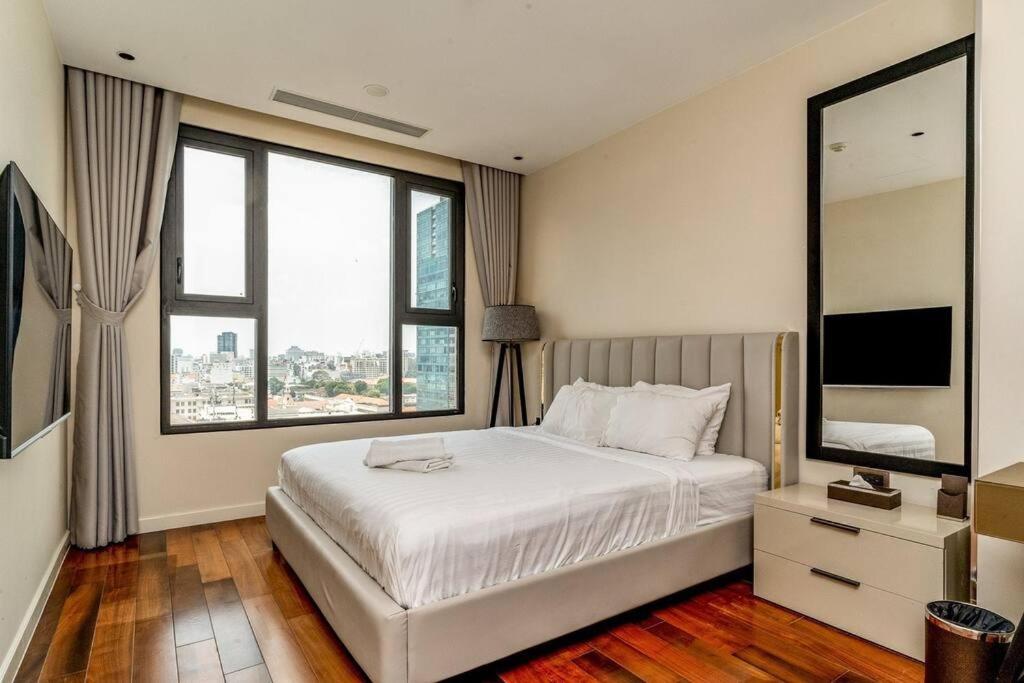 Steps to Vincom/Casino/D1/pool/gym/Netflix/3Beds