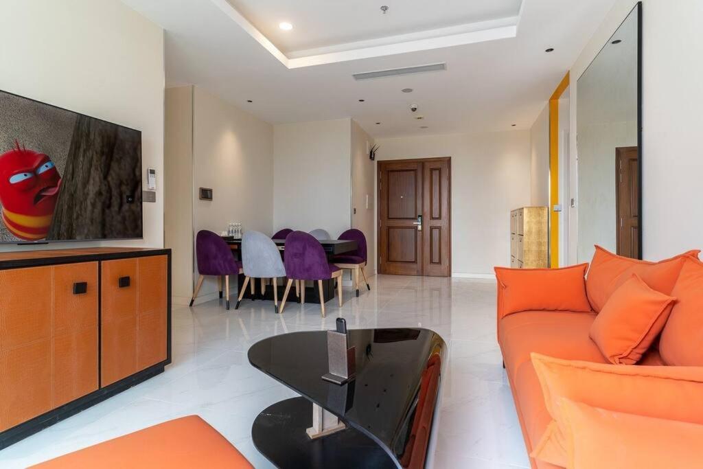 Steps to Vincom/Casino/D1/pool/gym/Netflix/3Beds