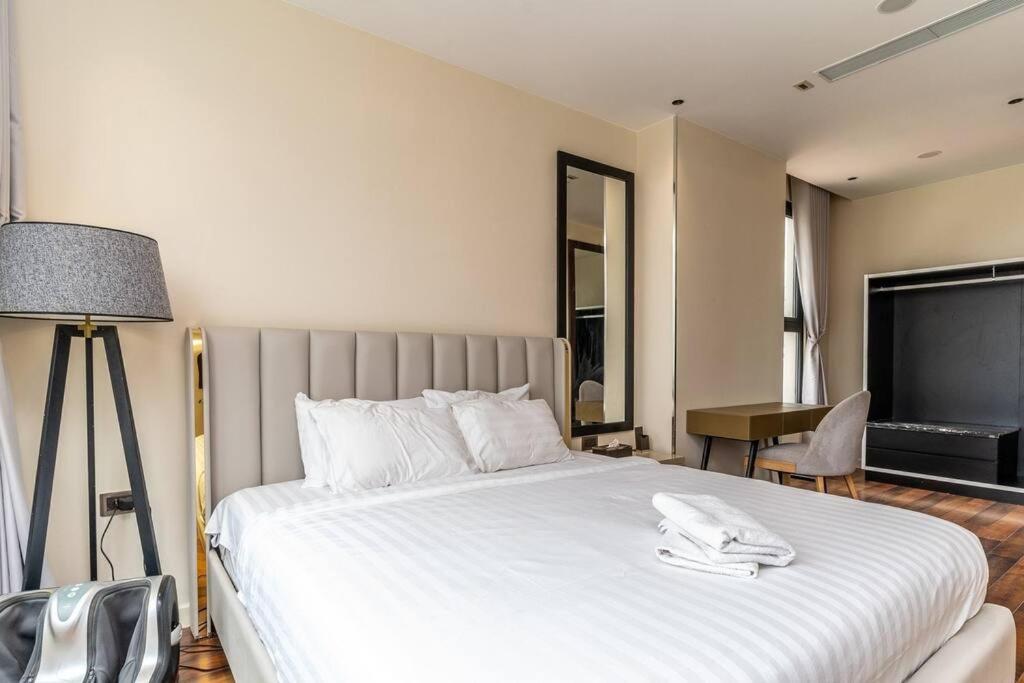 Steps to Vincom/Casino/D1/pool/gym/Netflix/3Beds