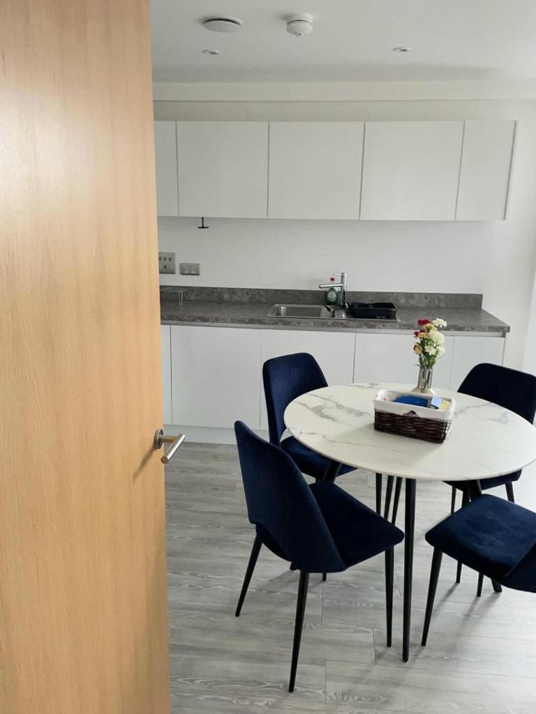 MCR 1BR Getaway with Rooftop Access & Prime Location photo 3