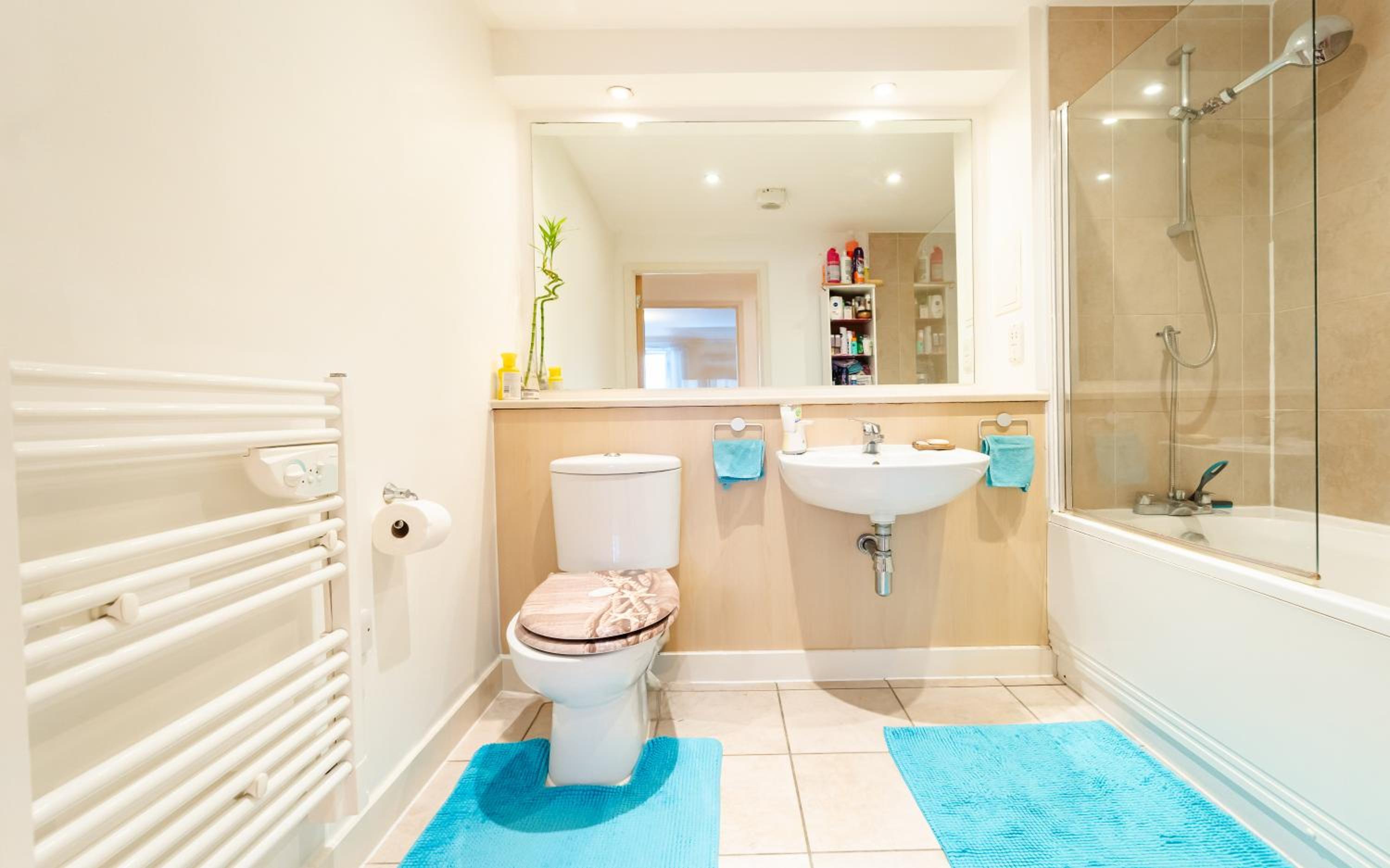 Superhost 1 bedroom flat 15 mins to center,zone 2