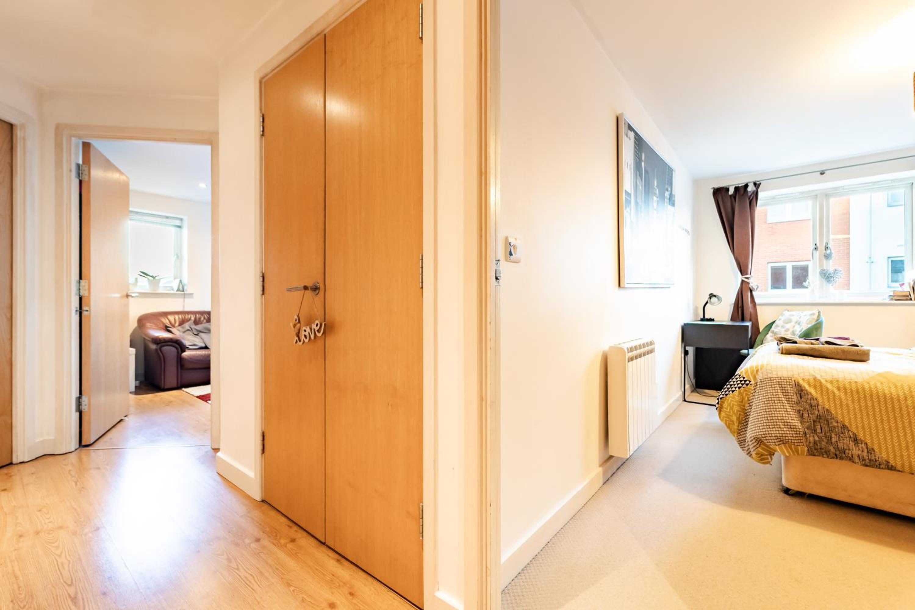 Superhost 1 bedroom flat 15 mins to center,zone 2