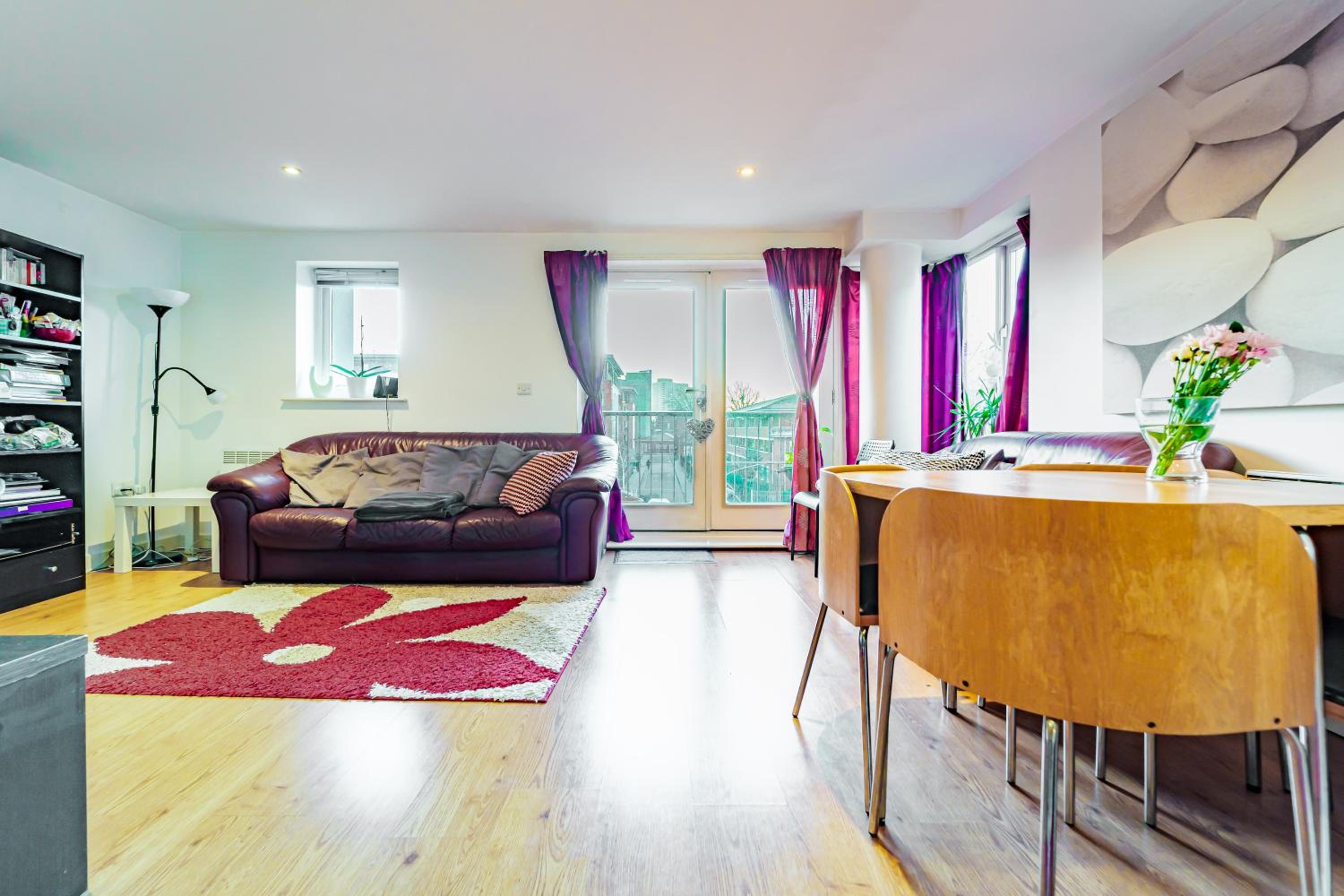 Superhost 1 bedroom flat 15 mins to center,zone 2