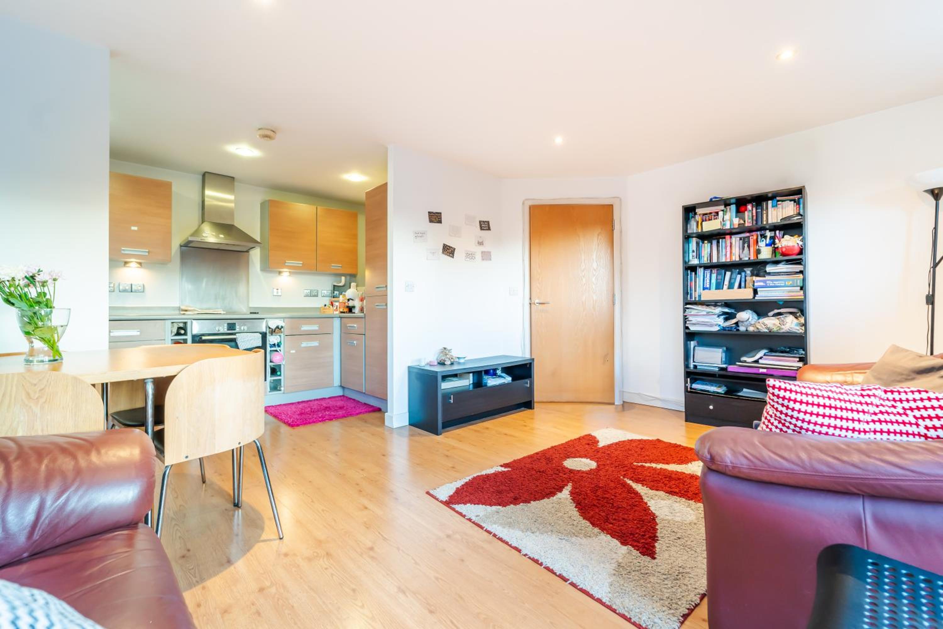 Superhost 1 bedroom flat 15 mins to center,zone 2