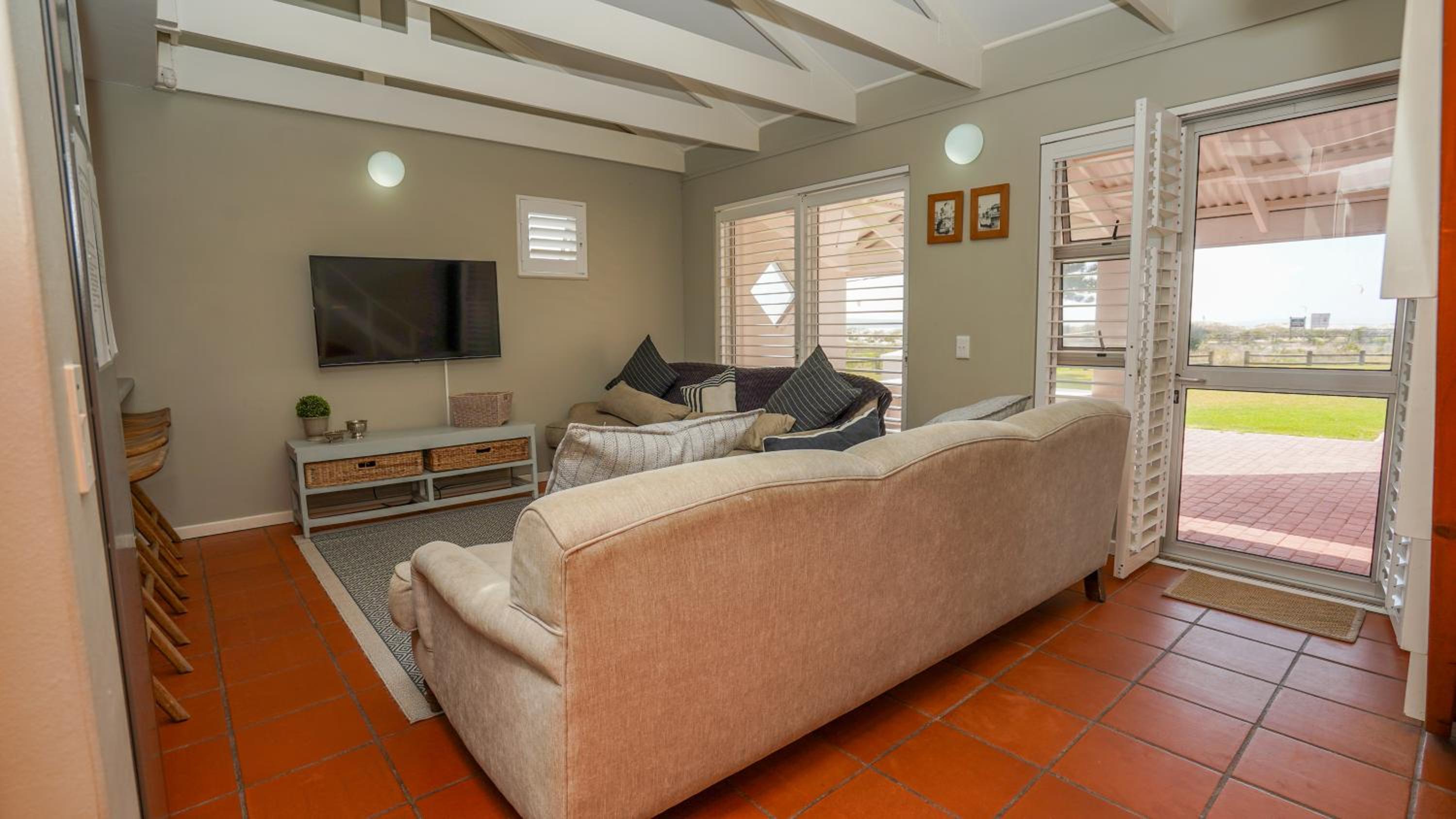 SeasTheDay Beach Front Holiday Home view 5