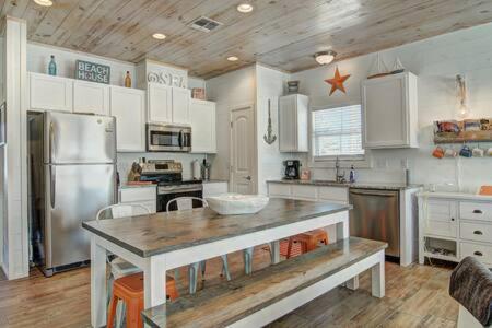 Beach Please 3 bed home in Station Place view 3