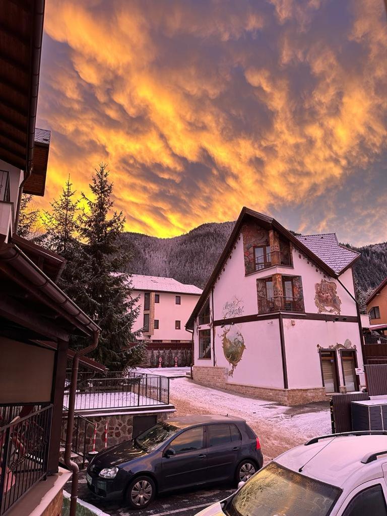 Monti Chalet