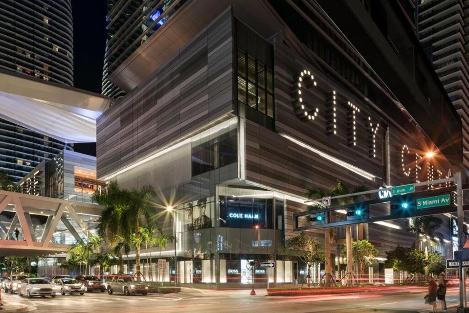Upscale Brickell 2 bedroom with water views and free parking