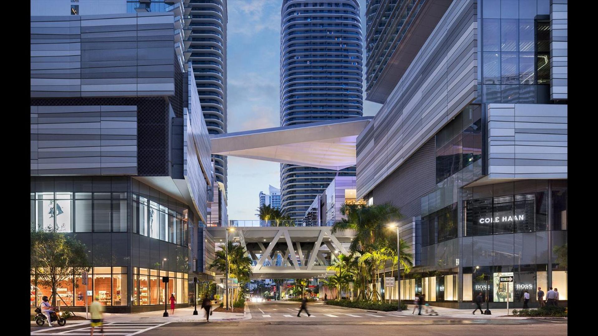 Upscale Brickell 2 bedroom with water views and free parking