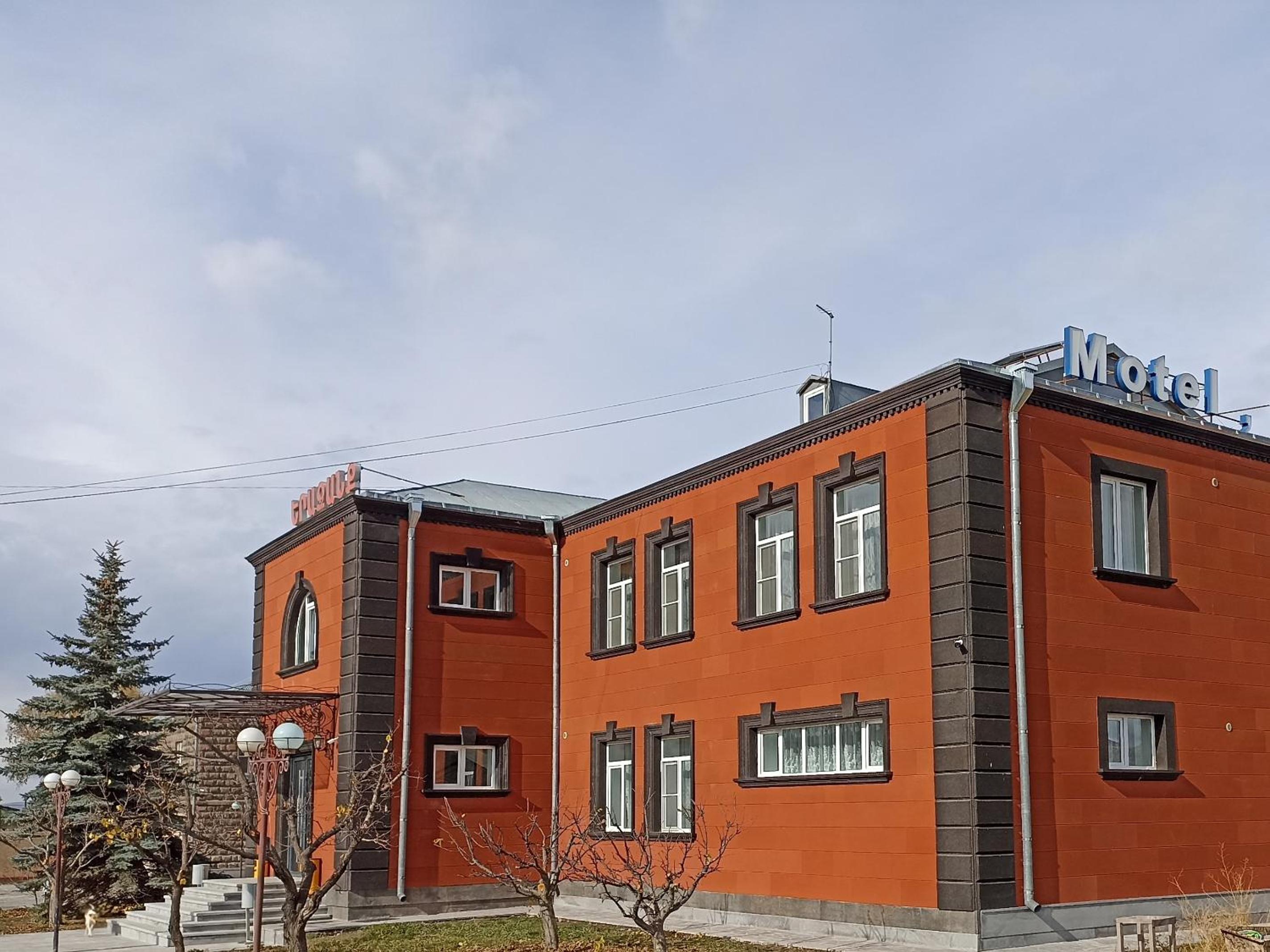 Erazank Hotel