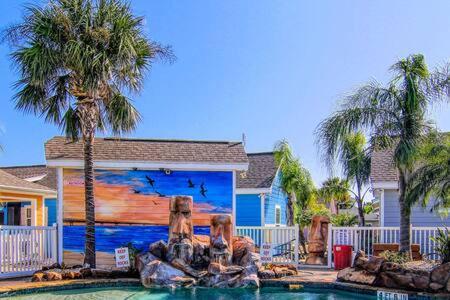 Parrot's Hideaway at Pirates Bay
