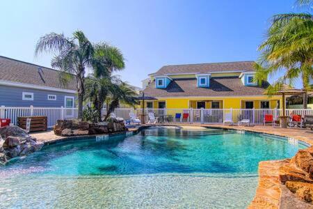 Parrot's Hideaway at Pirates Bay