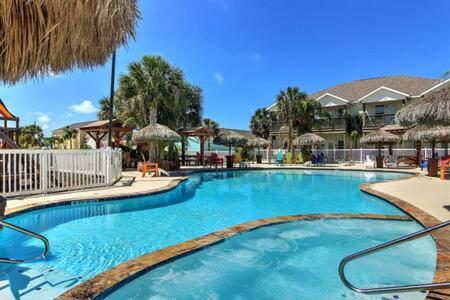 Parrot's Hideaway at Pirates Bay