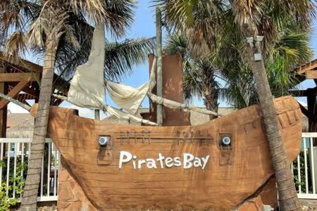 Parrot's Hideaway at Pirates Bay