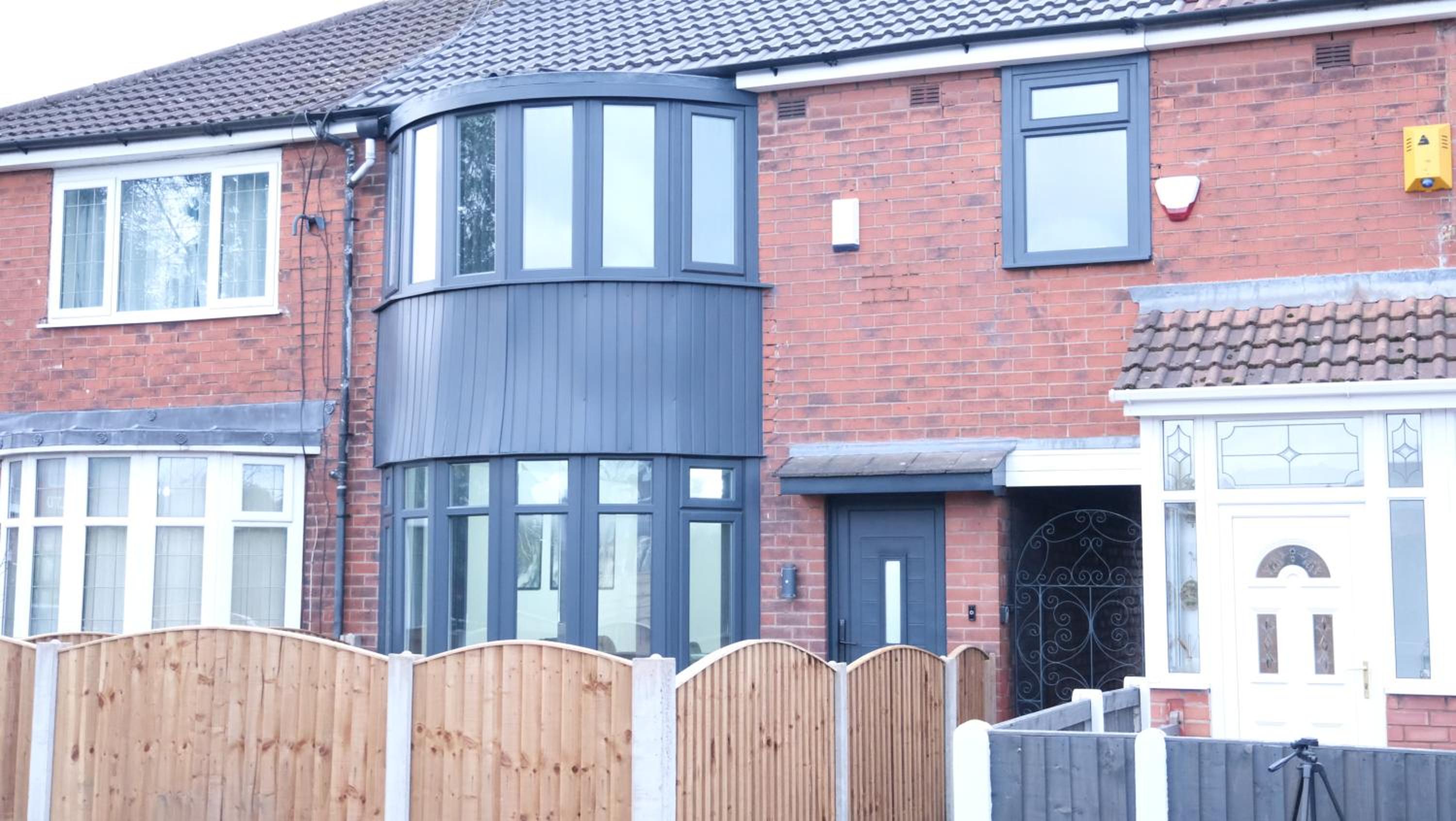Modernized Three Bedroom House near City Stadium, Attractions, City Centre - Sky n Netflix - Convenient Transport