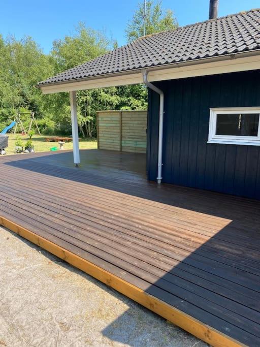 Moderne sommerhus i naturskønne omgivelser