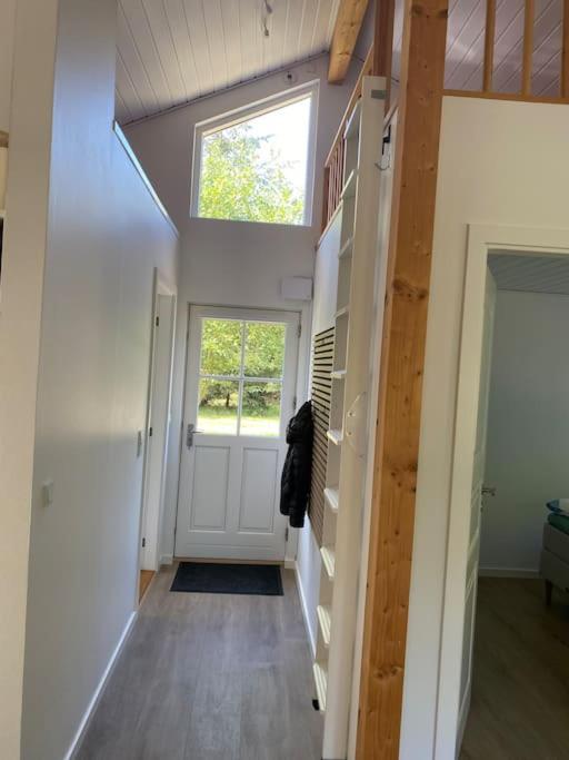 Moderne sommerhus i naturskønne omgivelser