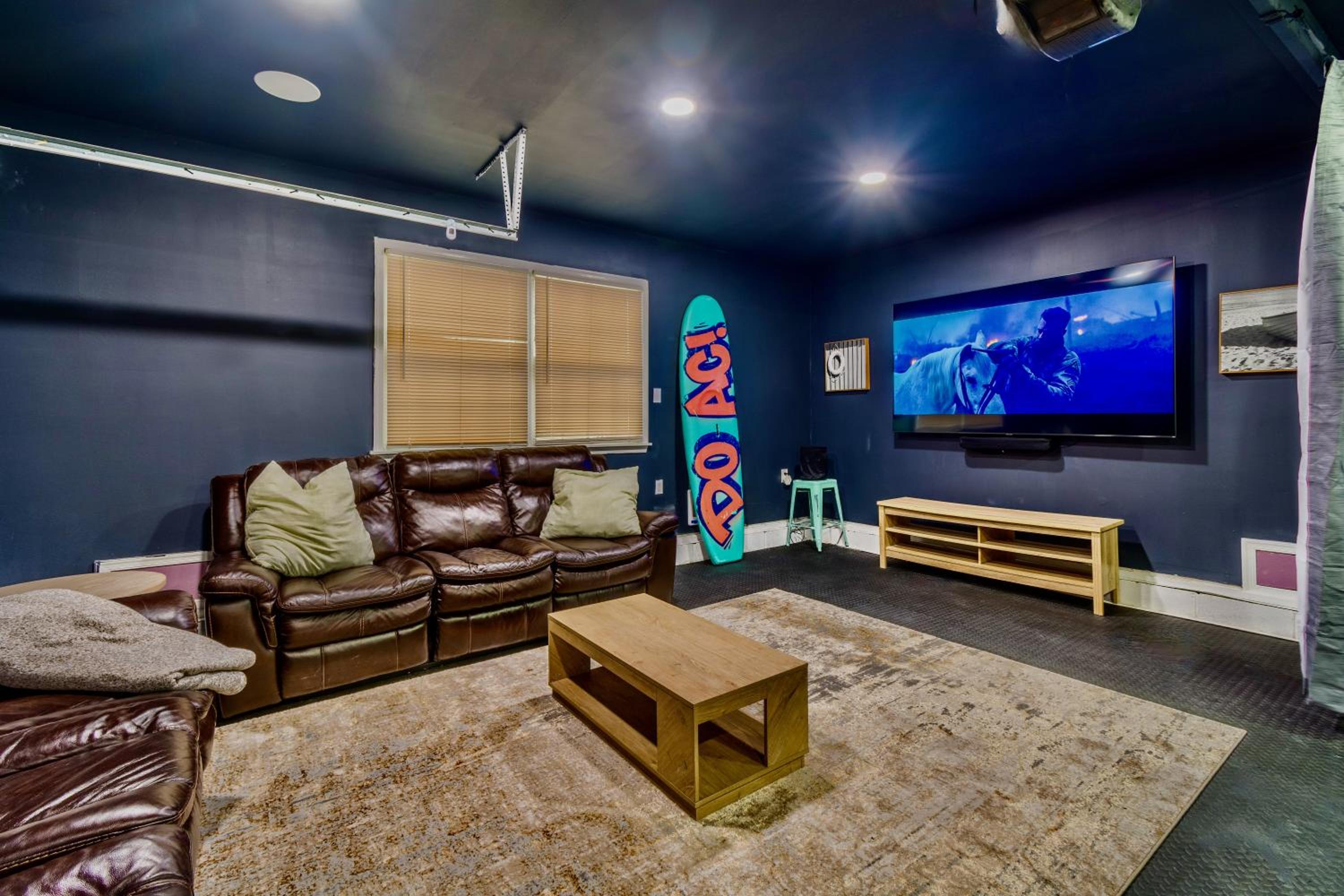 Luxury Beachside Vacation Getaway - OceanView, Movie Theatre, Mini Golf view 3