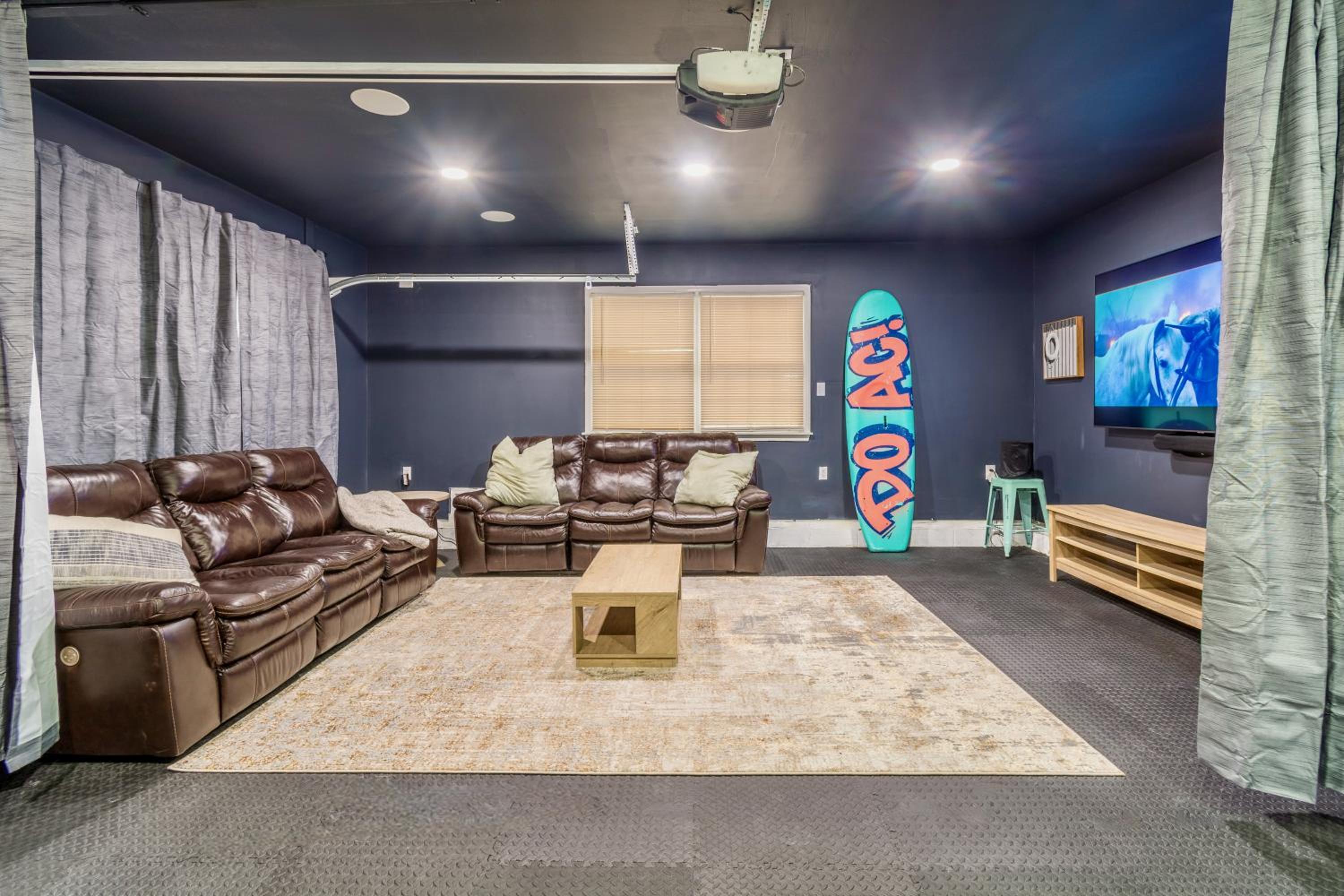 Luxury Beachside Vacation Getaway - OceanView, Movie Theatre, Mini Golf view 5