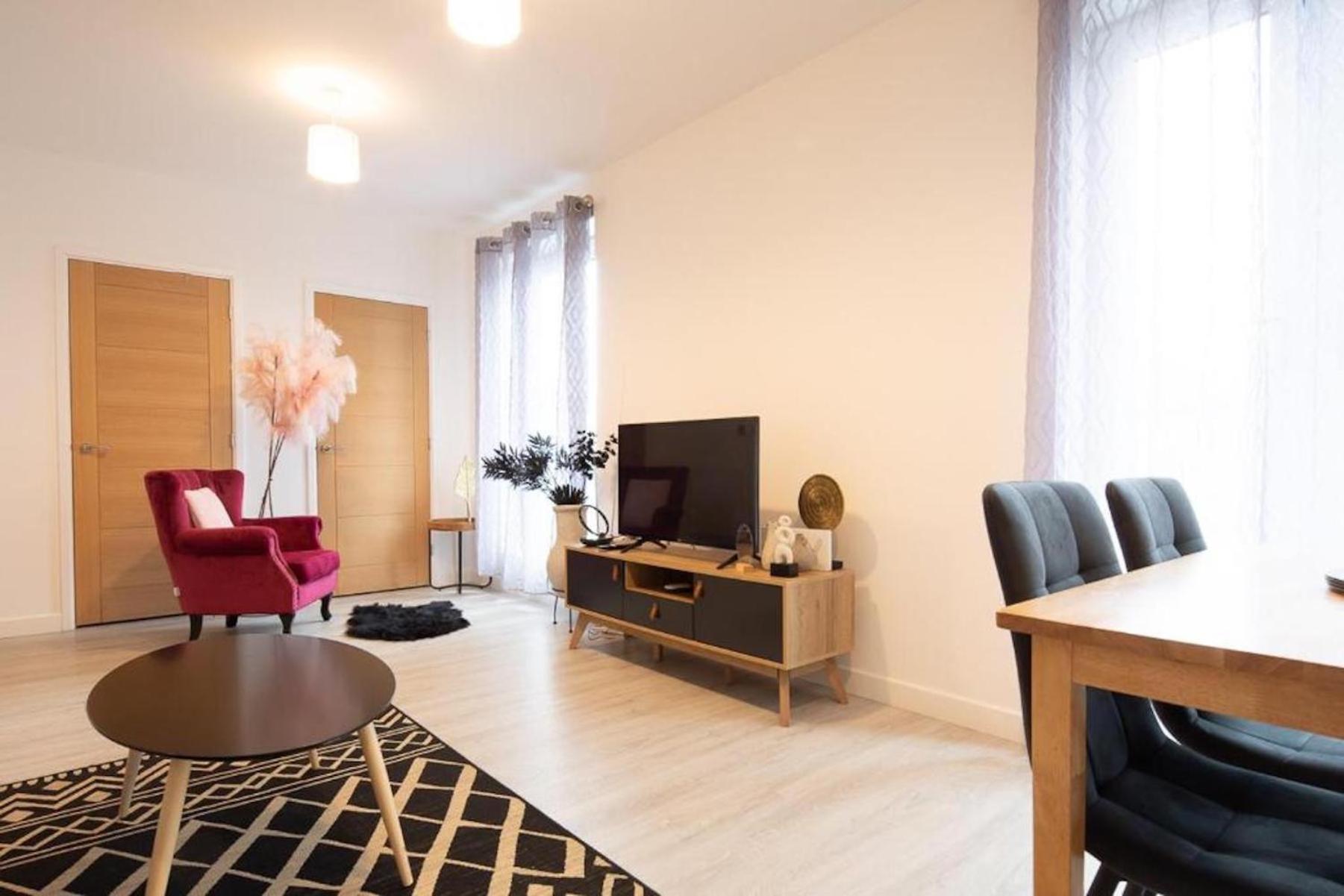 QUARTZ - 2BR apart, with Garden NR Abbey Stadium view 2
