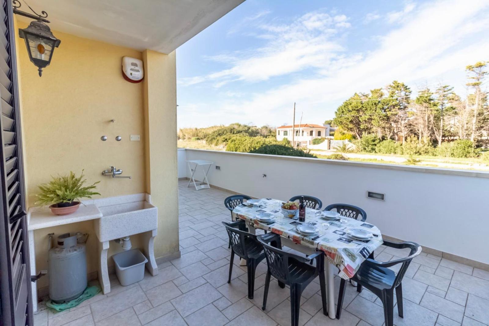 Yellow Beachfront house (60 m) by Salento Prime view 2