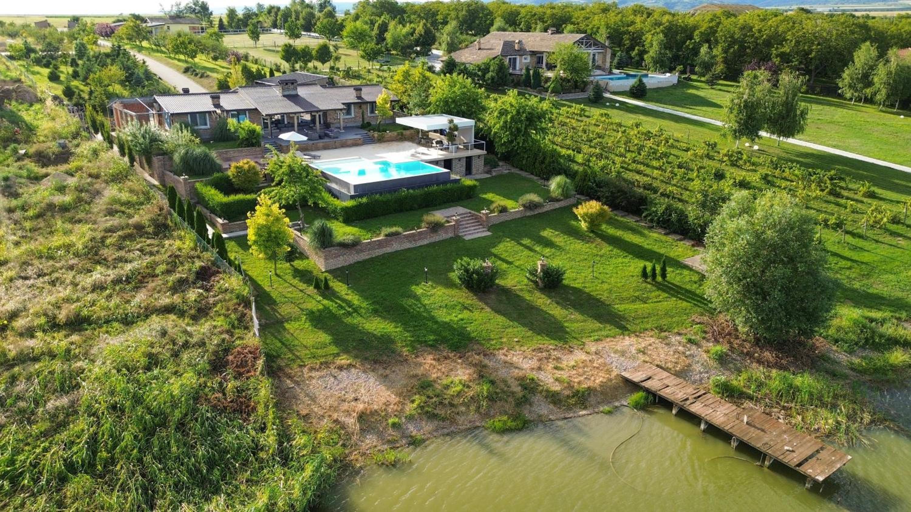 Lake House by NIVO view 4