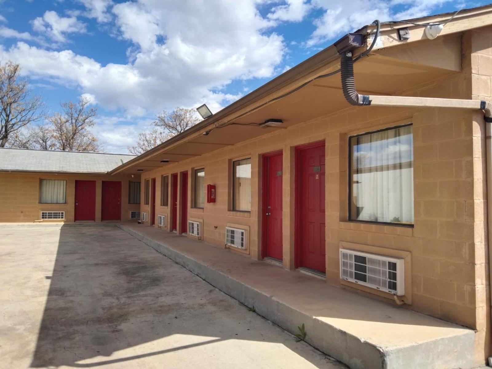 American Motel - Image 4