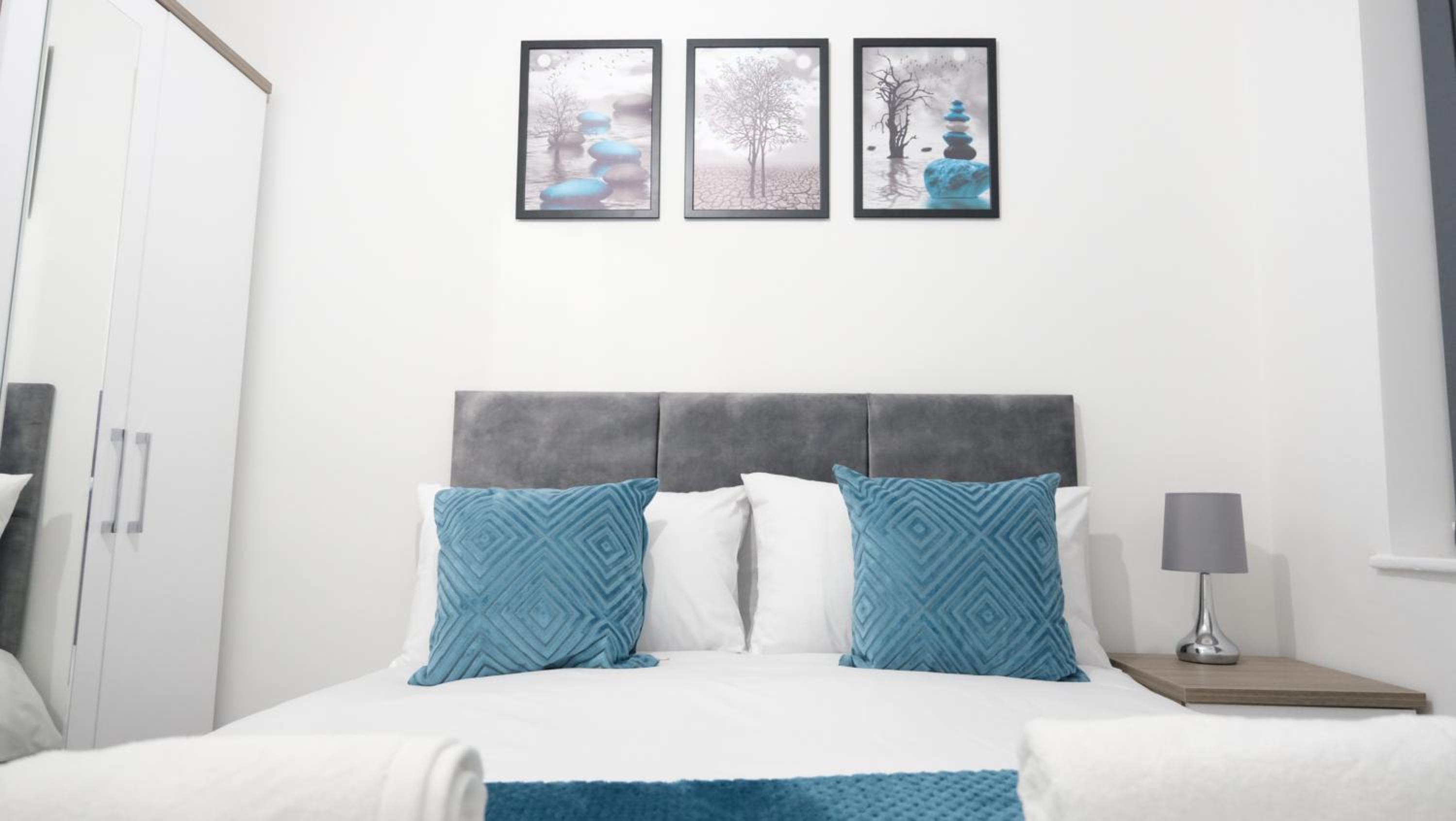 Modernized Three Bedroom House near City Stadium, Attractions, City Centre - Sky n Netflix - Convenient Transport