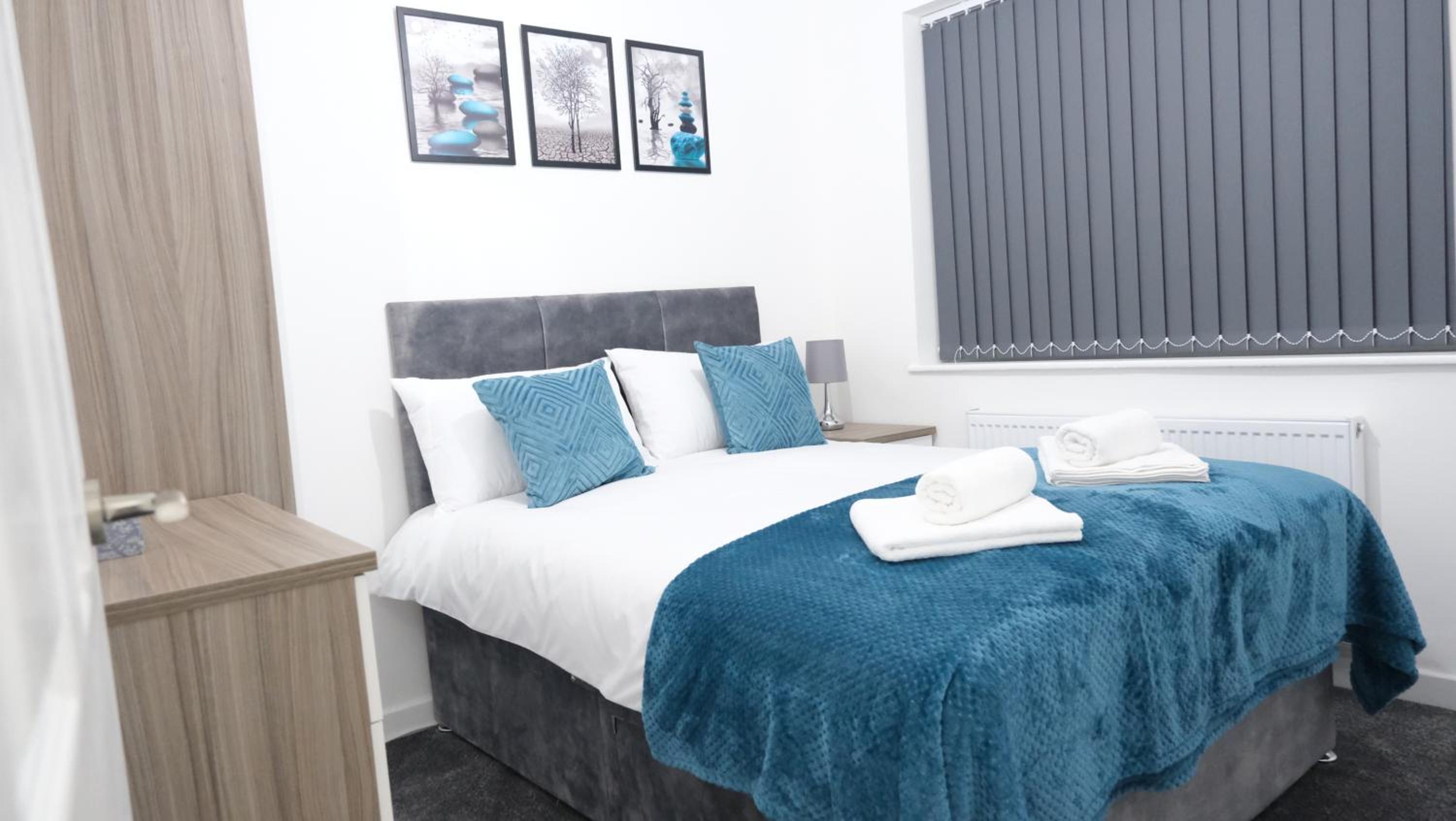 Modernized Three Bedroom House near City Stadium, Attractions, City Centre - Sky n Netflix - Convenient Transport