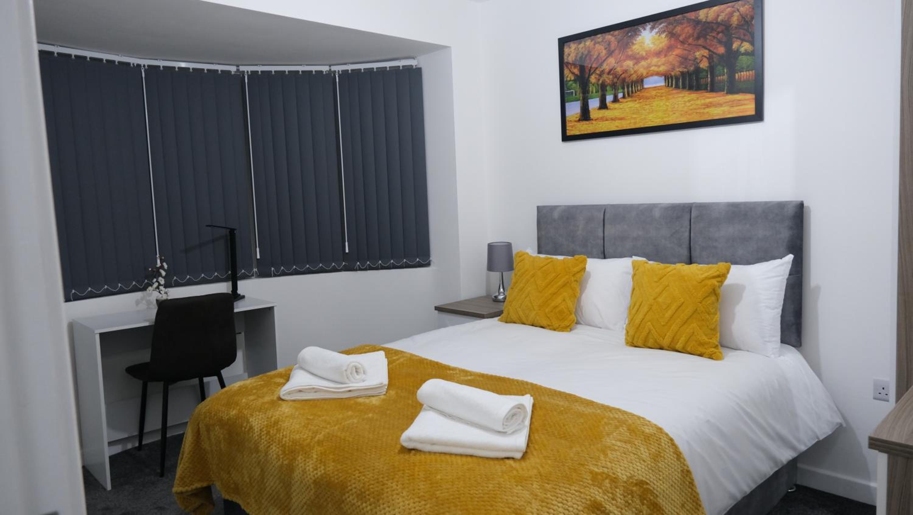 Modernized Three Bedroom House near City Stadium, Attractions, City Centre - Sky n Netflix - Convenient Transport