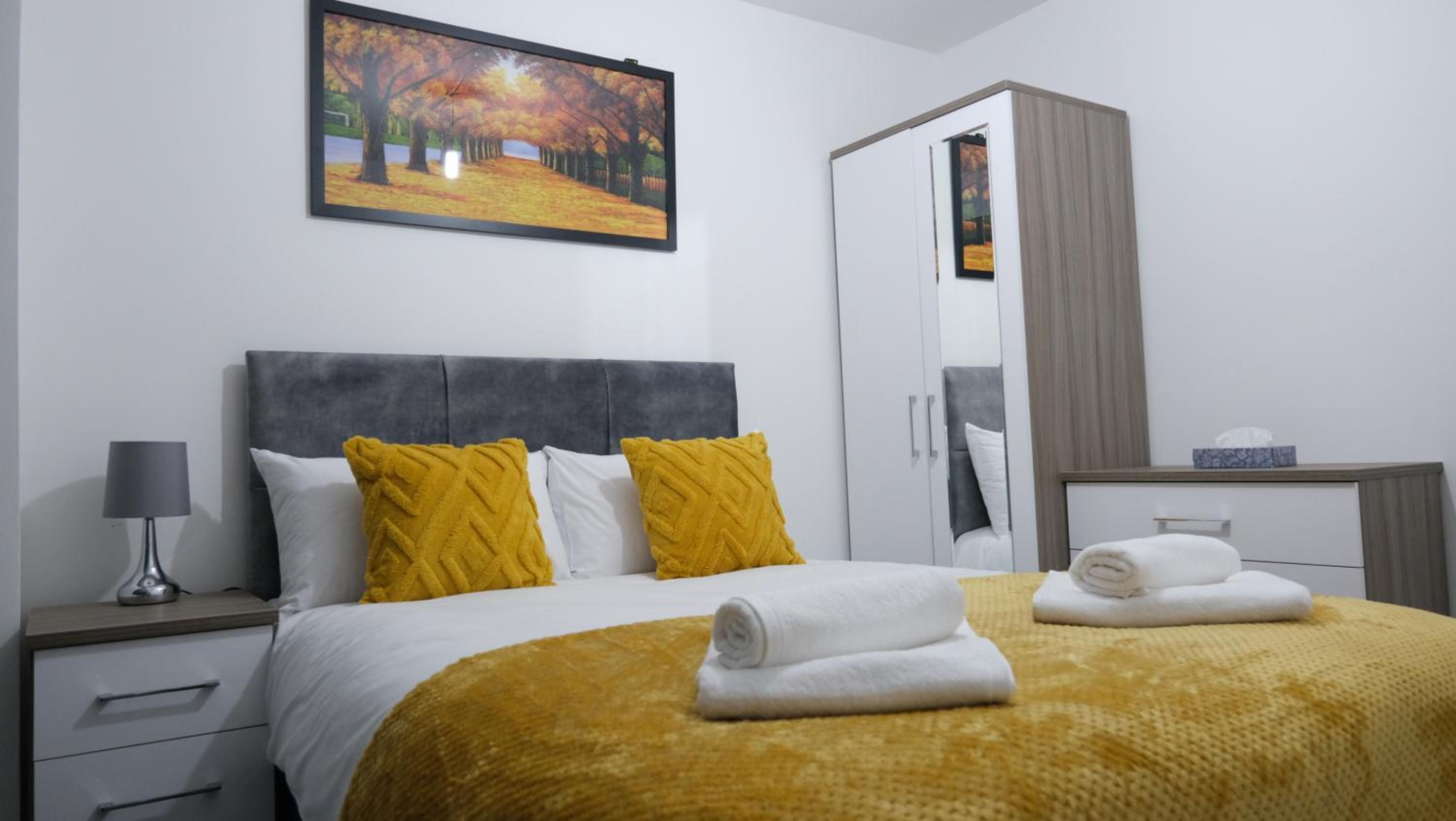 Modernized Three Bedroom House near City Stadium, Attractions, City Centre - Sky n Netflix - Convenient Transport