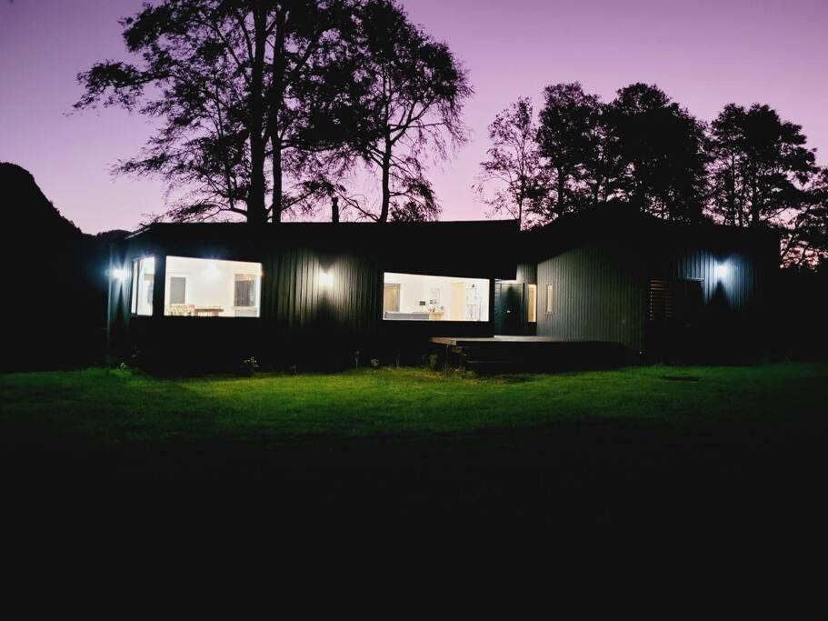 Casa de campo sobre el rio