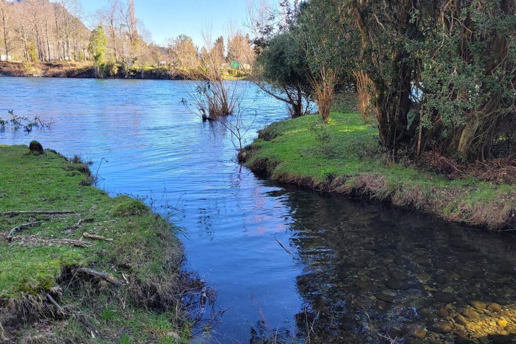 Casa de campo sobre el rio